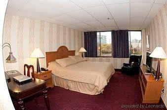 Amsterdam Hotel 2*